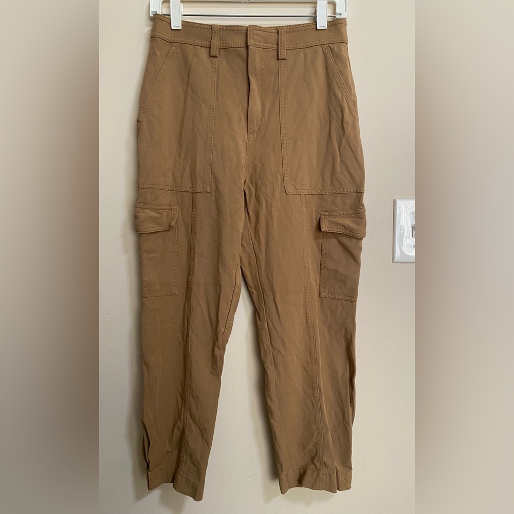 BANANA REPUBLIC Rayon/Spandex Cargo Jogger Pant Tan/Camel Womens 6 Cropped Taper